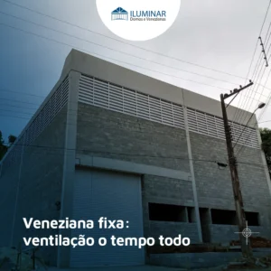 Veneziana industrial fixa ou móvel: fachada de galpão com veneziana fixa para ventilação permanente